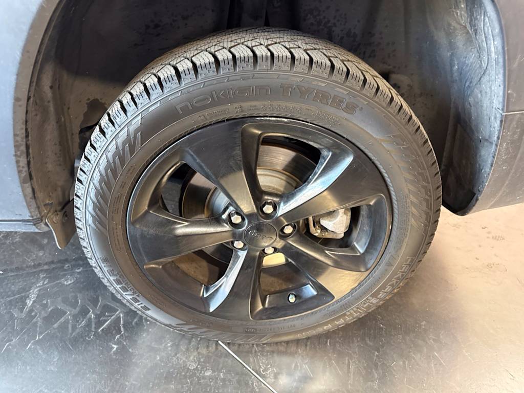 Thumbnail: 2019 Jeep Cherokee - 8