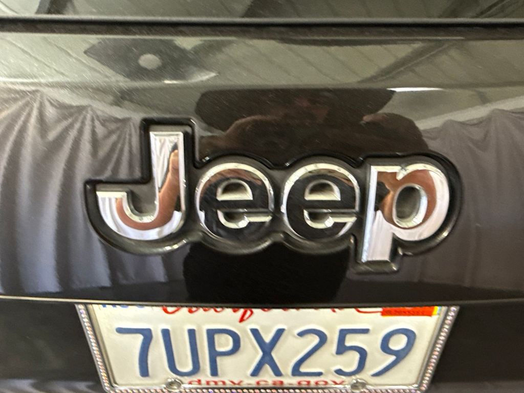 Thumbnail: 2016 Jeep Grand Cherokee - 6