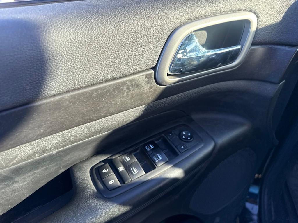 Thumbnail: 2017 Jeep Grand Cherokee - 21