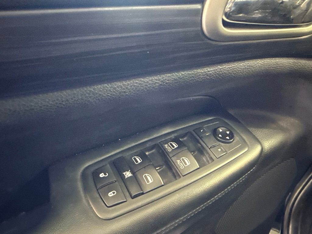 Thumbnail: 2020 Jeep Grand Cherokee - 21