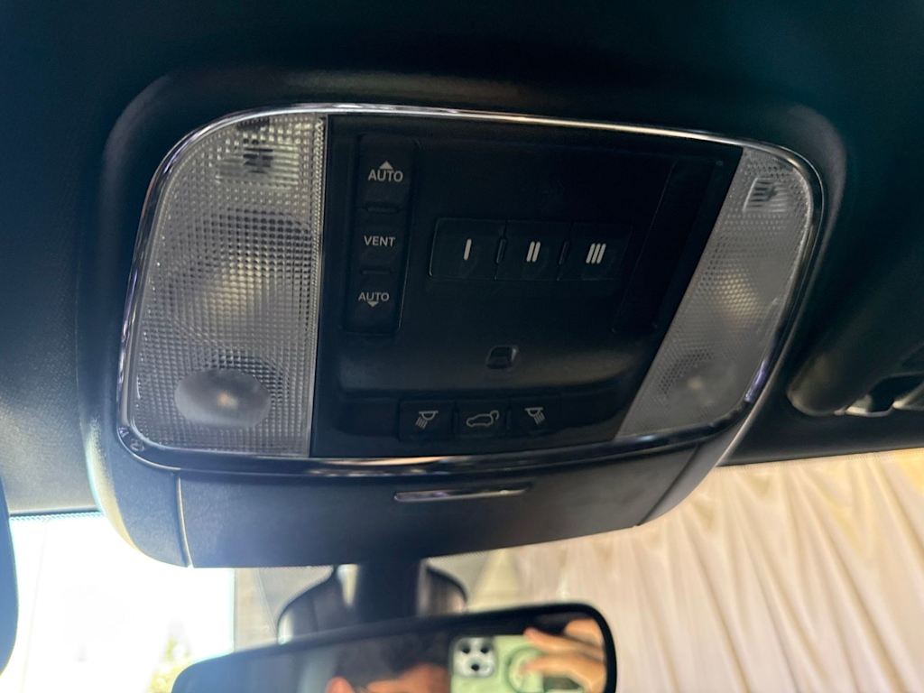 Thumbnail: 2020 Jeep Grand Cherokee - 25