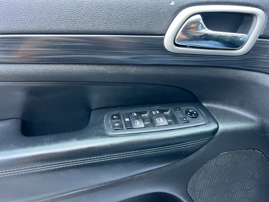 Thumbnail: 2020 Jeep Grand Cherokee - 24