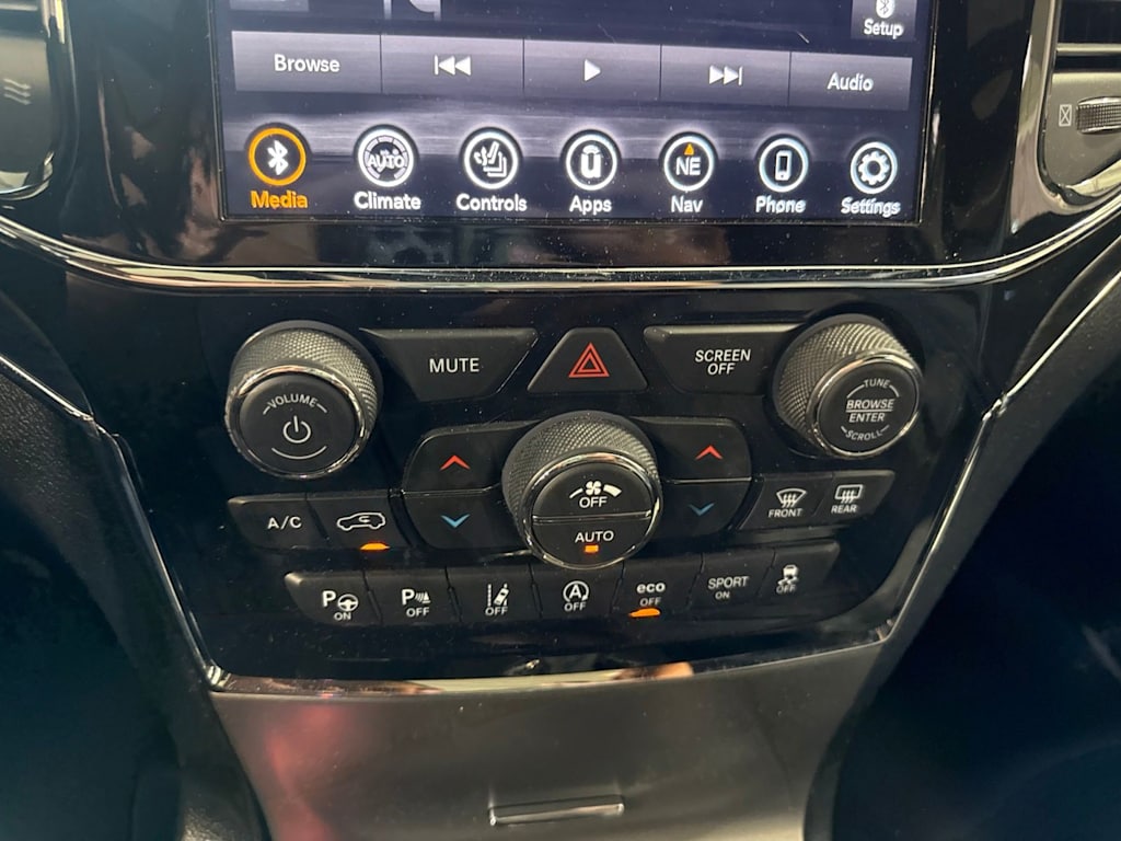 Thumbnail: 2021 Jeep Grand Cherokee - 25