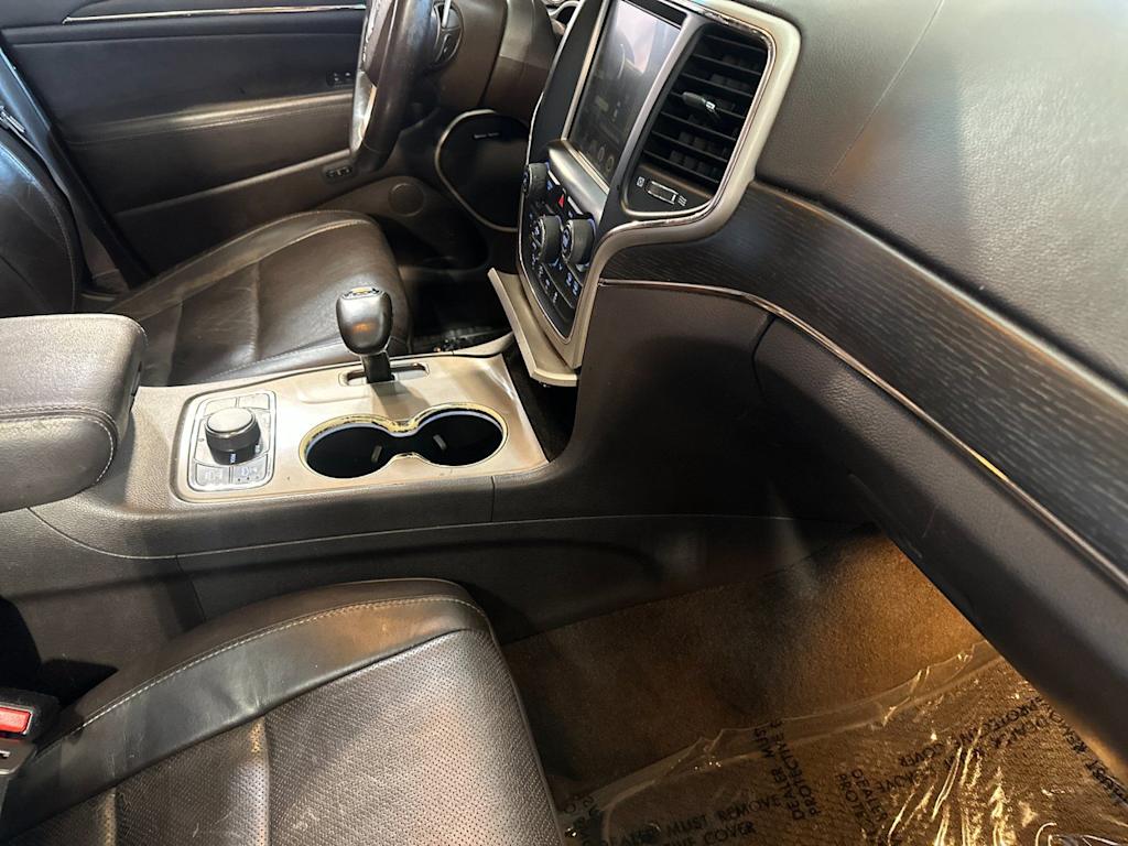 Thumbnail: 2015 Jeep Grand Cherokee - 12