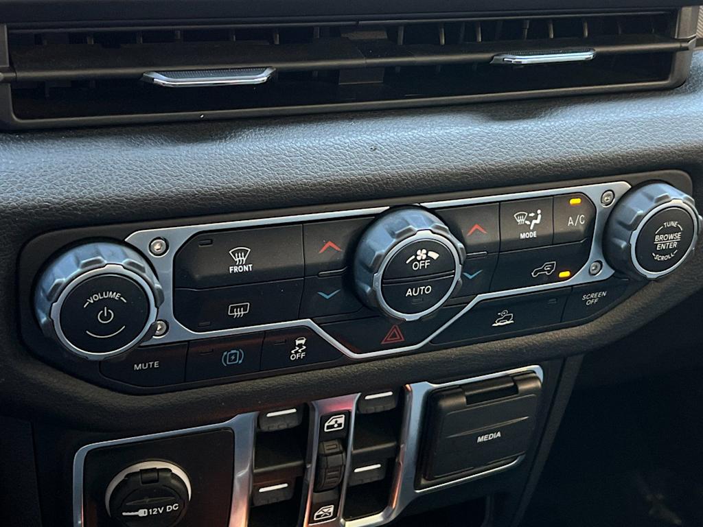 Thumbnail: 2024 Jeep Wrangler - 25