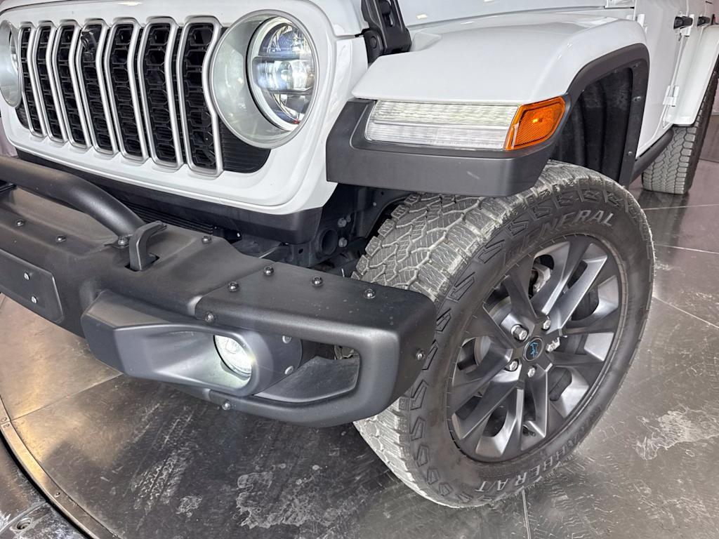 Thumbnail: 2025 Jeep Wrangler - 18