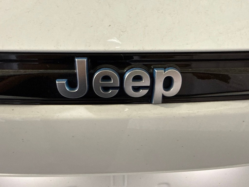 Thumbnail: 2024 Jeep Grand Cherokee - 21
