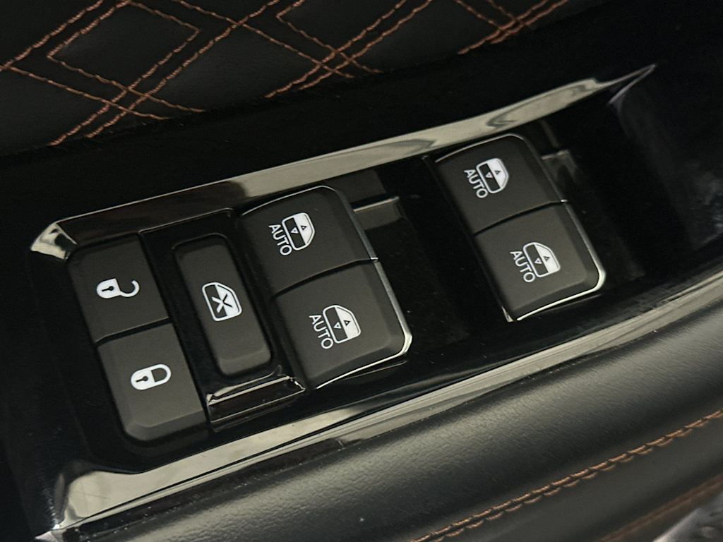Thumbnail: 2023 Jeep Grand Cherokee - 23
