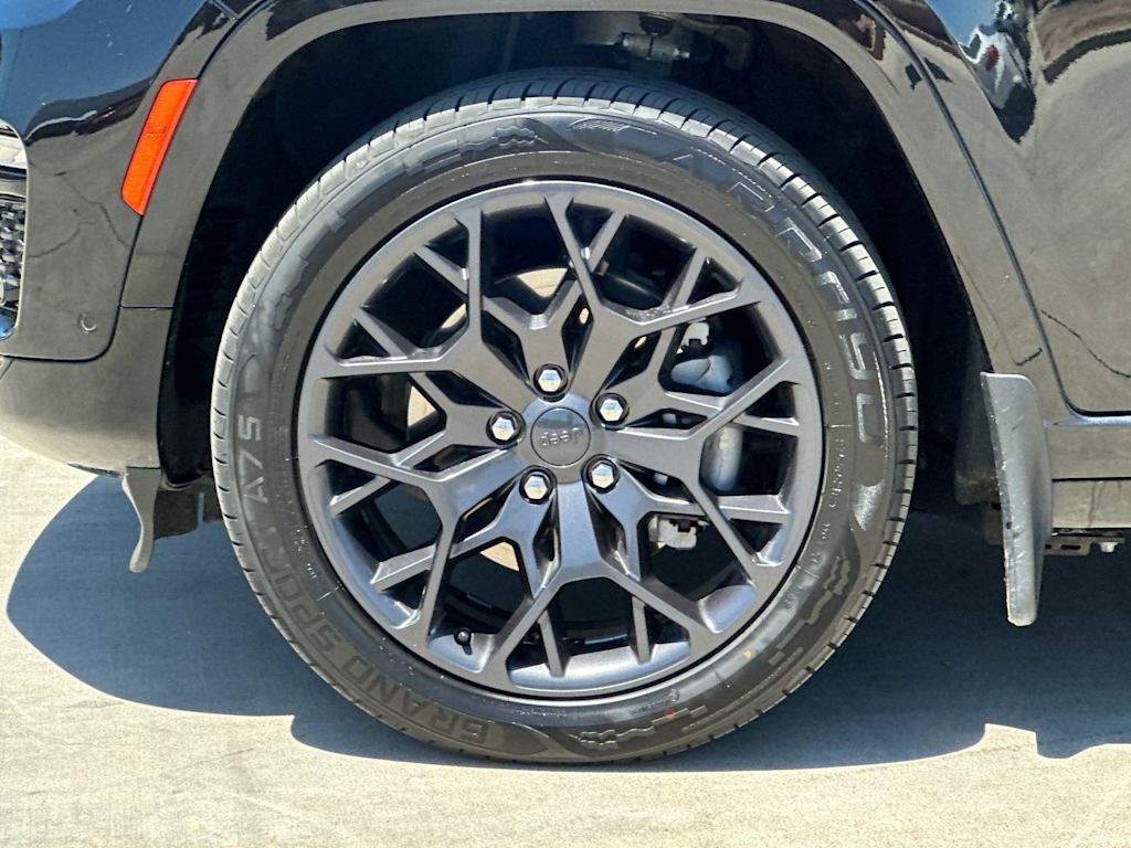 Thumbnail: 2023 Jeep Grand Cherokee - 8
