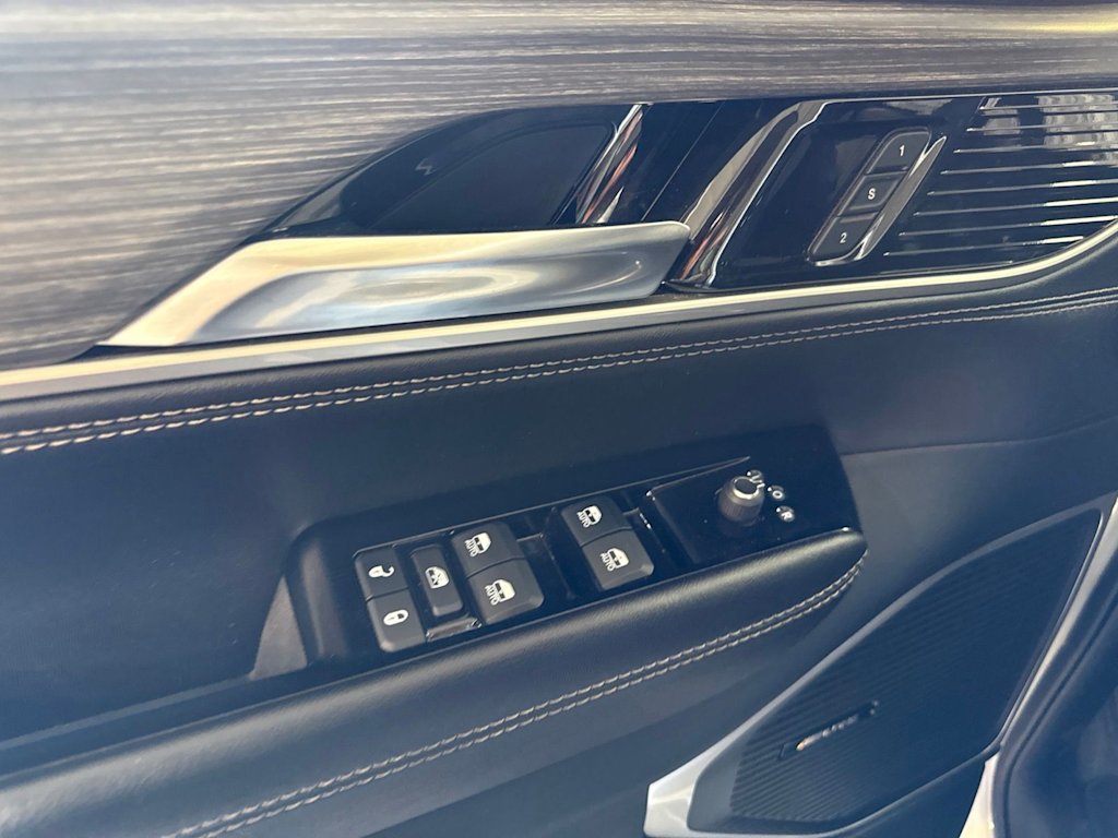 Thumbnail: 2024 Jeep Wagoneer - 22