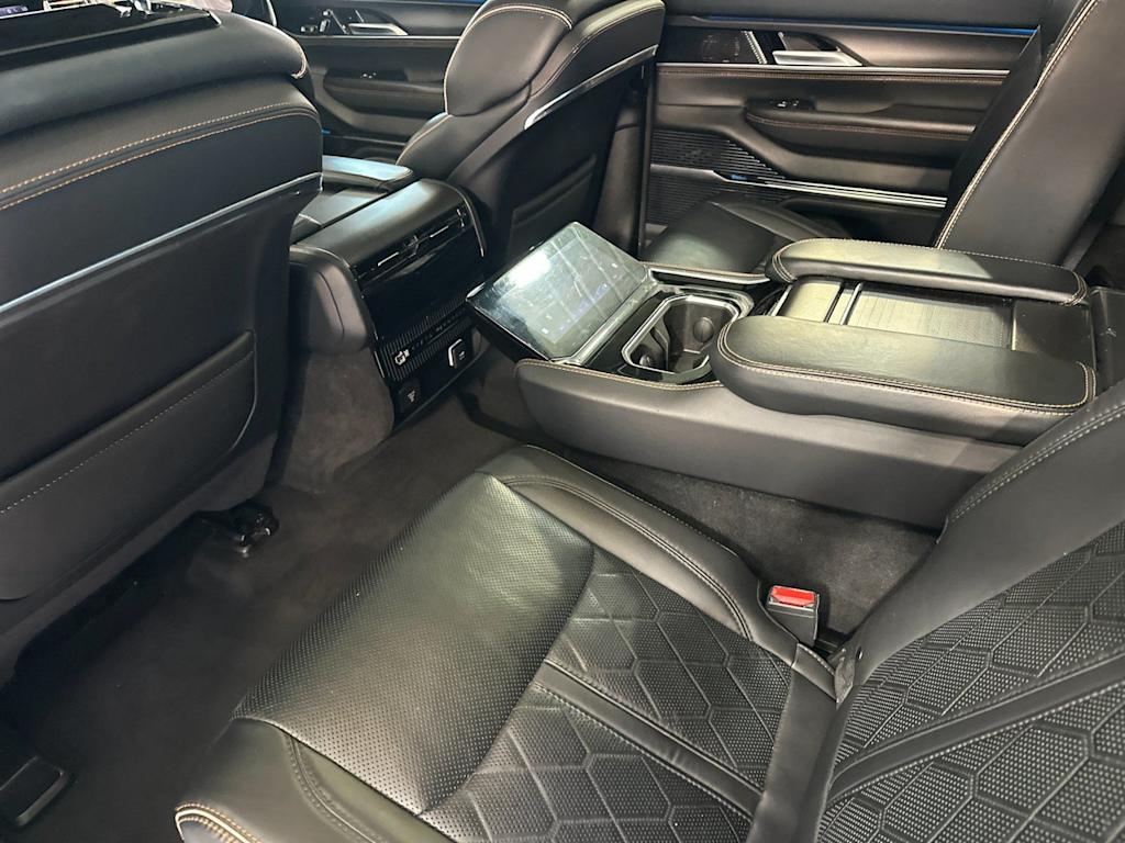Thumbnail: 2024 Jeep Grand Wagoneer L - 9