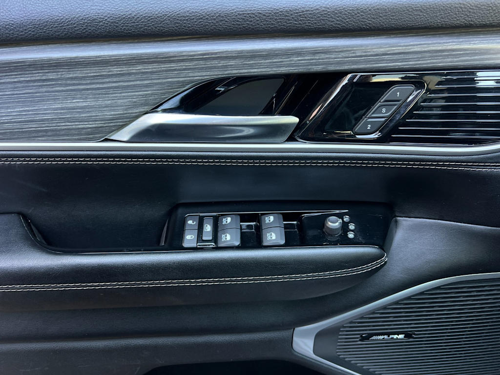 Thumbnail: 2024 Jeep Wagoneer - 22