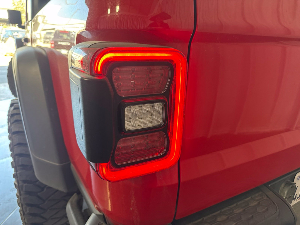 Thumbnail: 2021 Jeep Gladiator - 21