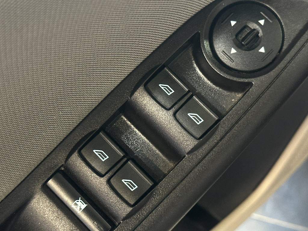 Thumbnail: 2018 Ford Focus - 21