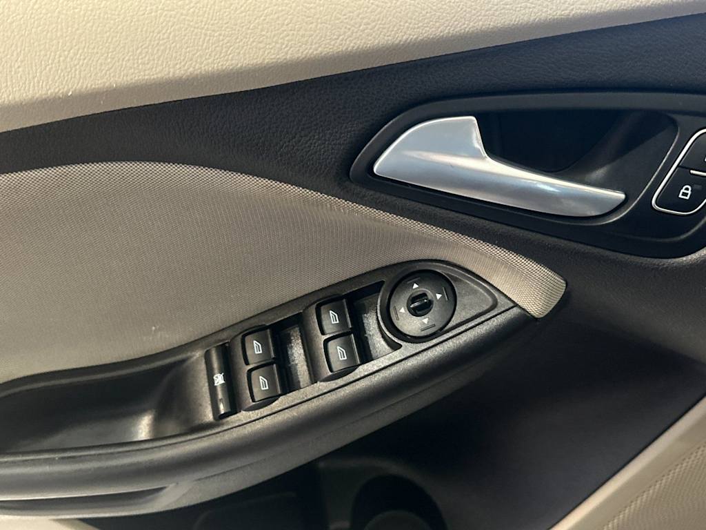 Thumbnail: 2018 Ford Focus - 20
