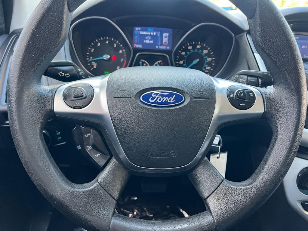 2014 Ford Focus SE 26