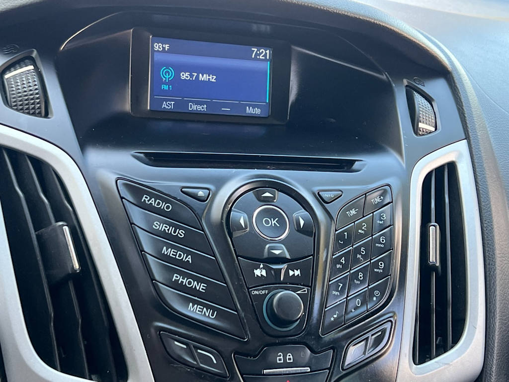 2014 Ford Focus SE 14