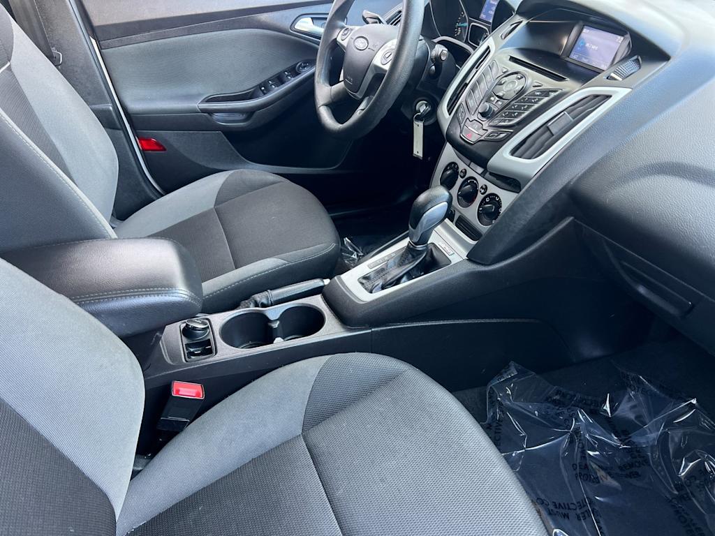 2014 Ford Focus SE 13