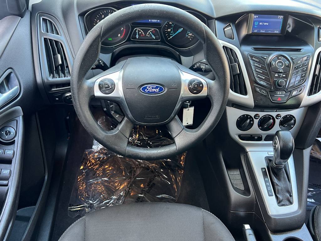 2014 Ford Focus SE 12
