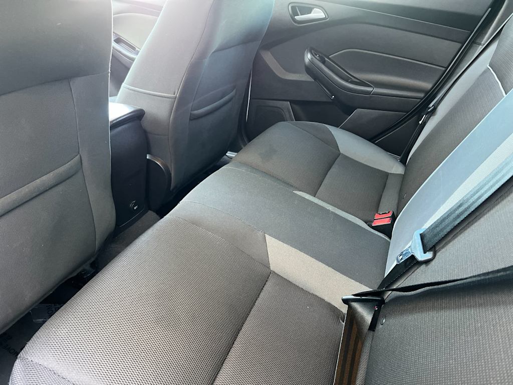 2014 Ford Focus SE 11