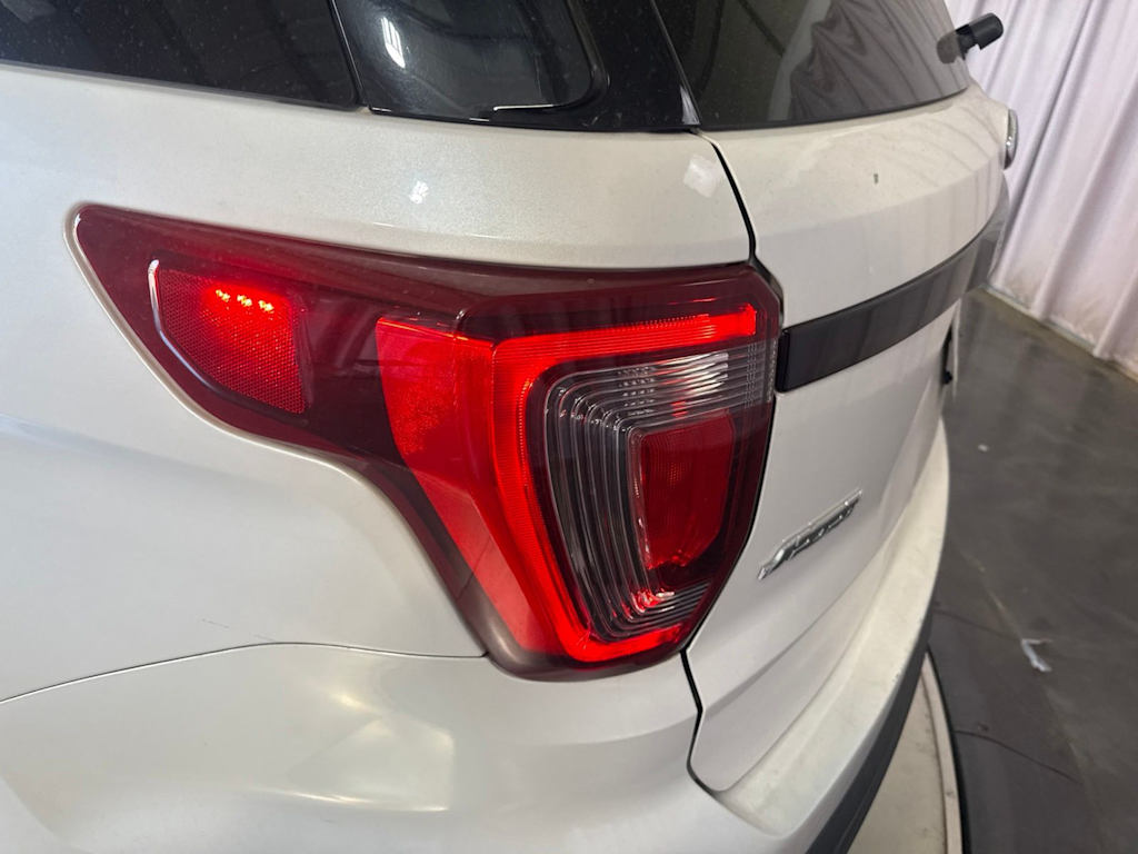 Thumbnail: 2017 Ford Explorer - 21