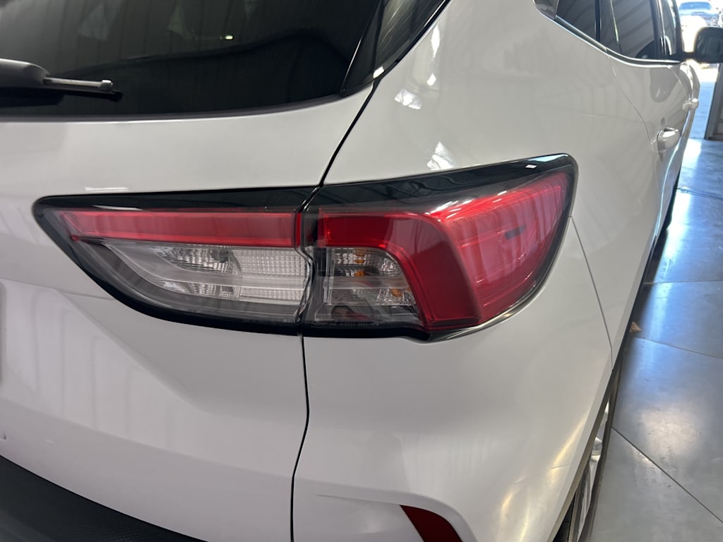 Thumbnail: 2021 Ford Escape - 17