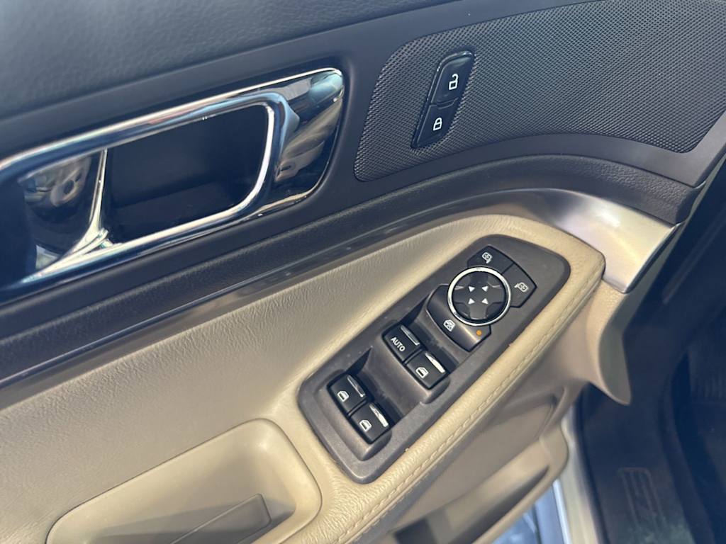 Thumbnail: 2012 Ford Explorer - 22