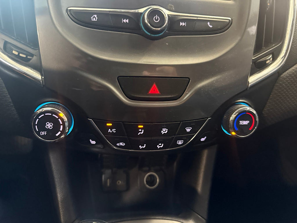 Thumbnail: 2018 Chevrolet Cruze - 30