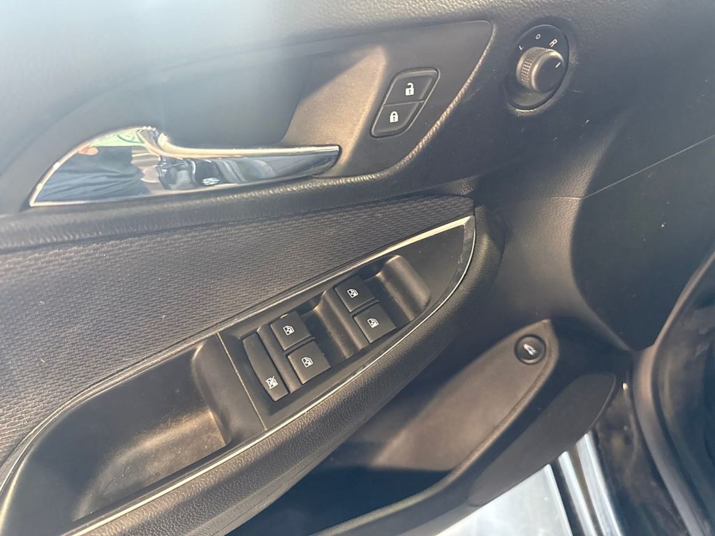 Thumbnail: 2018 Chevrolet Cruze - 25