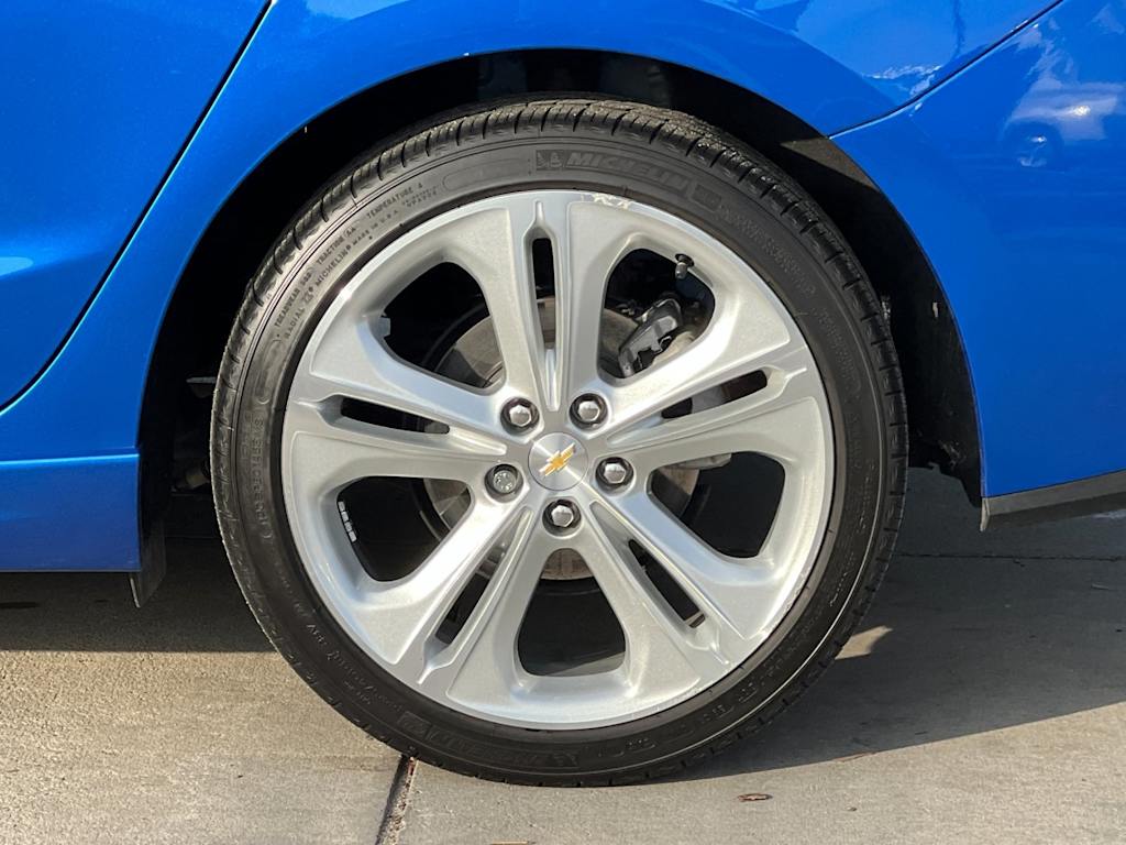 Thumbnail: 2017 Chevrolet Cruze - 8