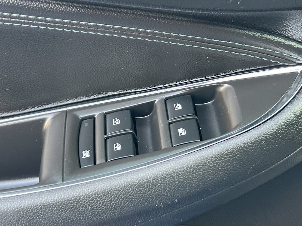 Thumbnail: 2017 Chevrolet Cruze - 23