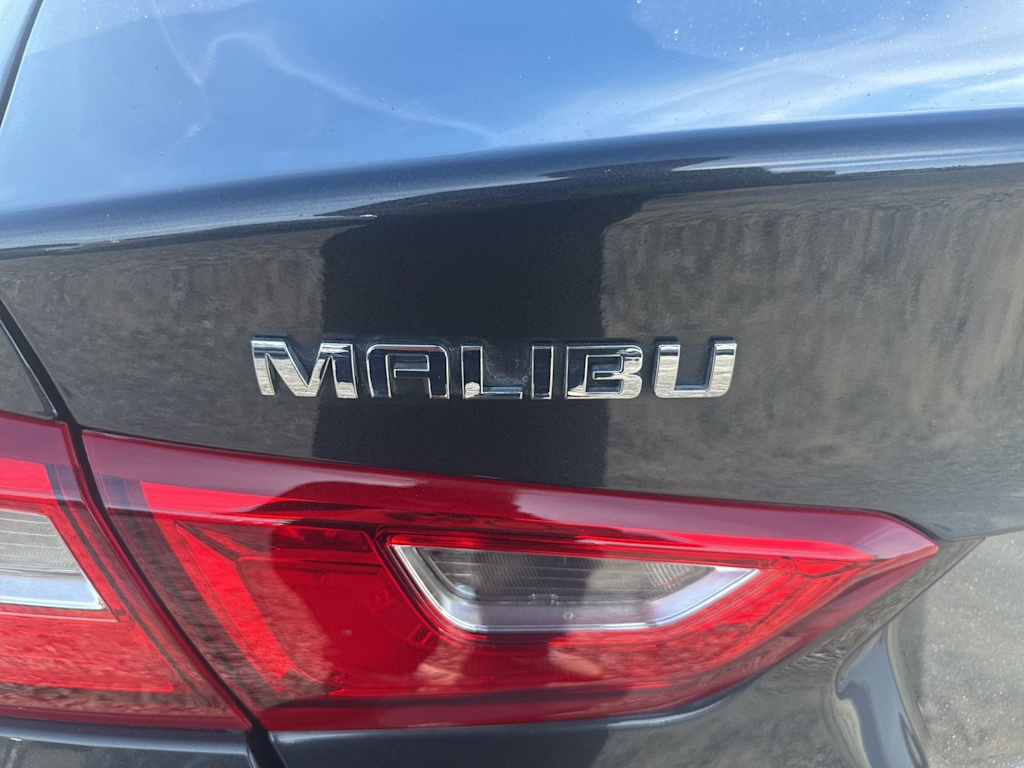 Thumbnail: 2017 Chevrolet Malibu - 6