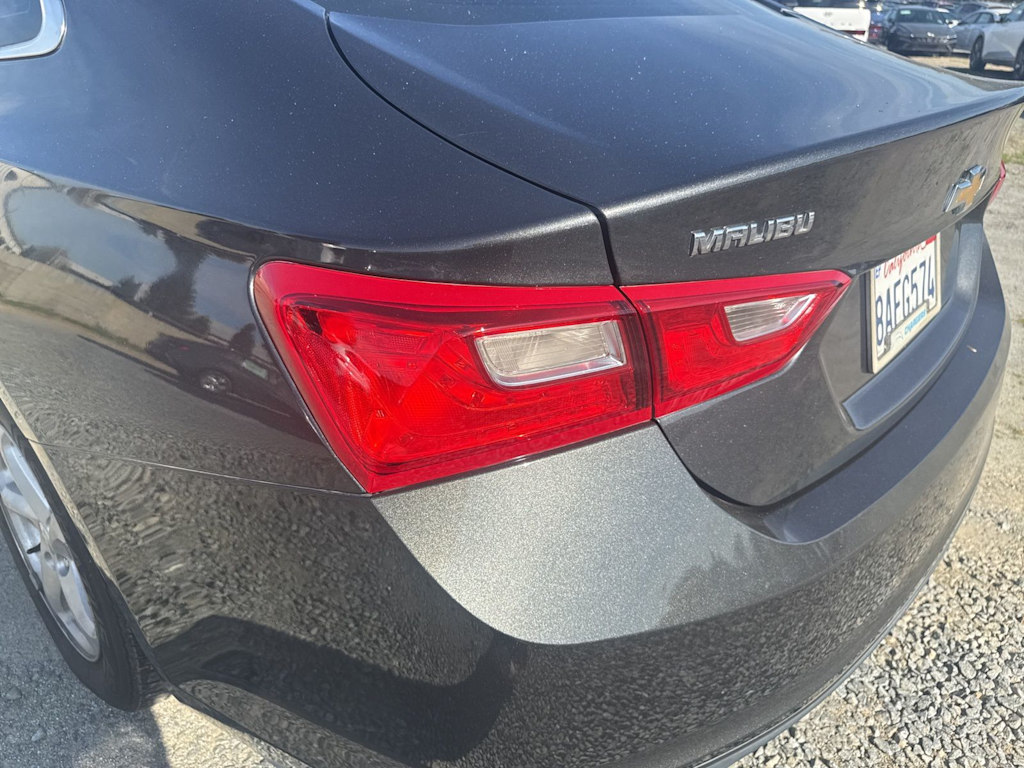 Thumbnail: 2017 Chevrolet Malibu - 18