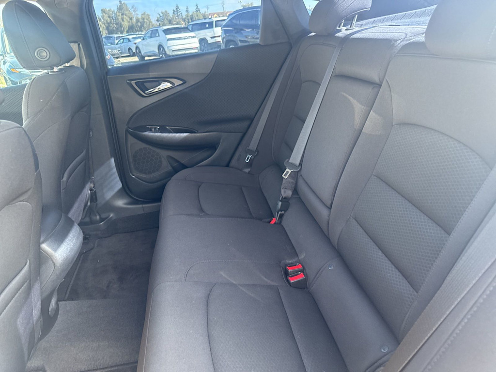 Thumbnail: 2017 Chevrolet Malibu - 10