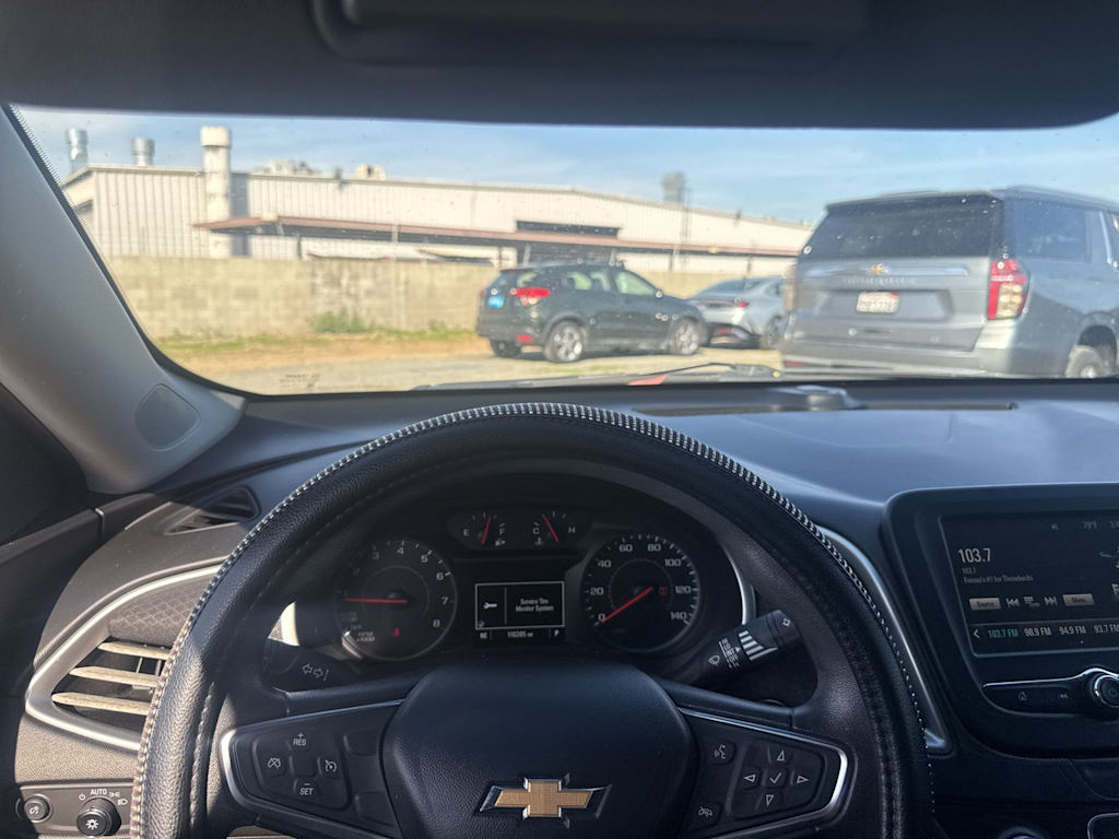 Thumbnail: 2017 Chevrolet Malibu - 23