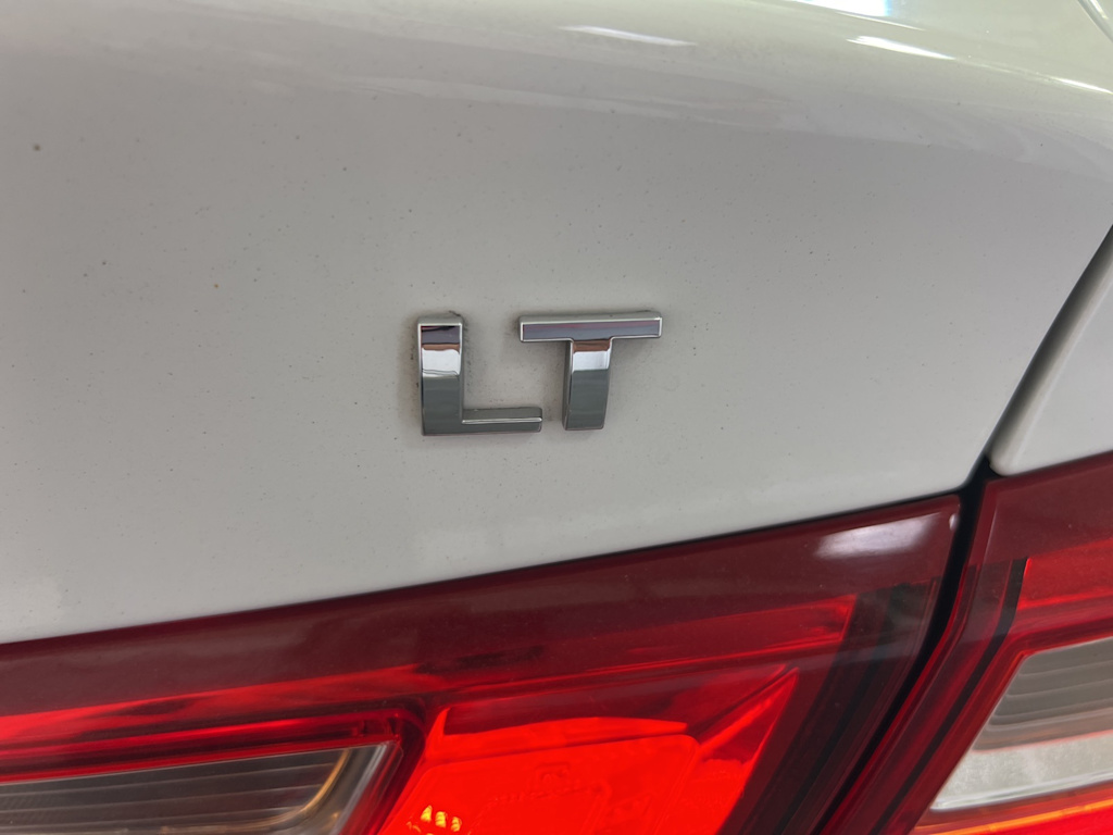 Thumbnail: 2018 Chevrolet Malibu - 7