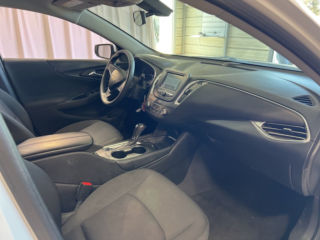 Thumbnail: 2018 Chevrolet Malibu - 2