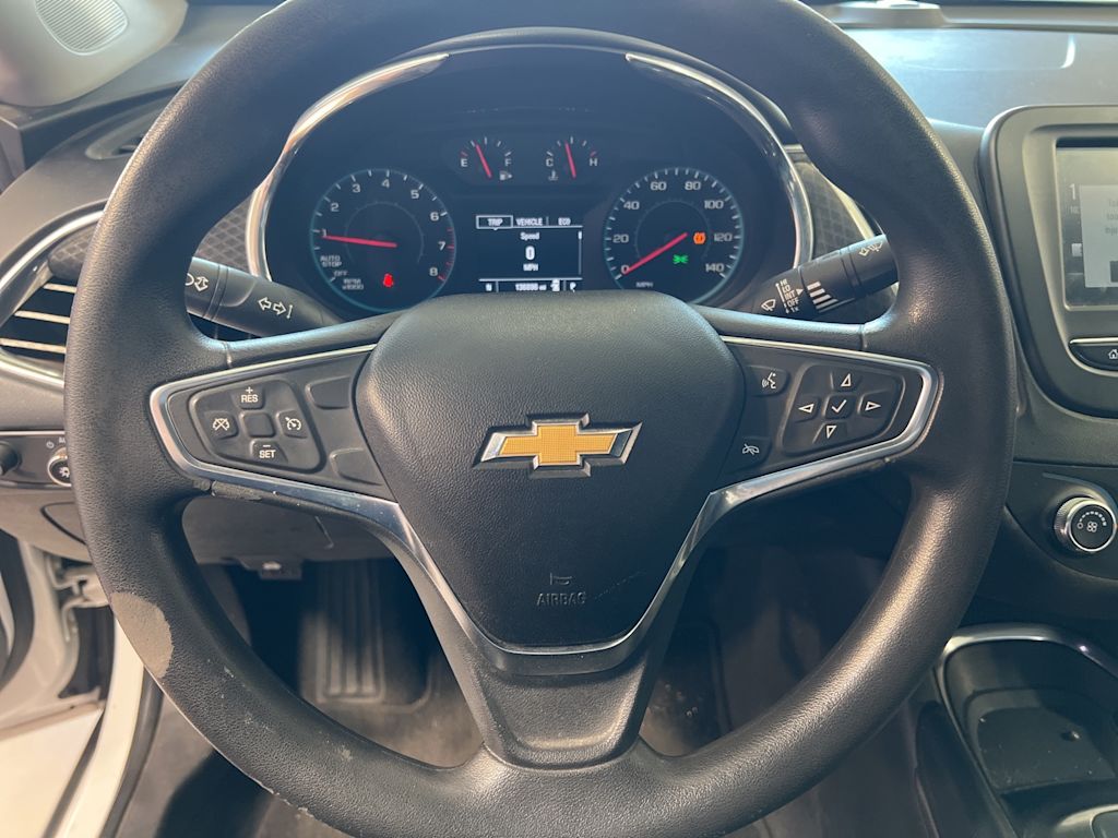 Thumbnail: 2018 Chevrolet Malibu - 9