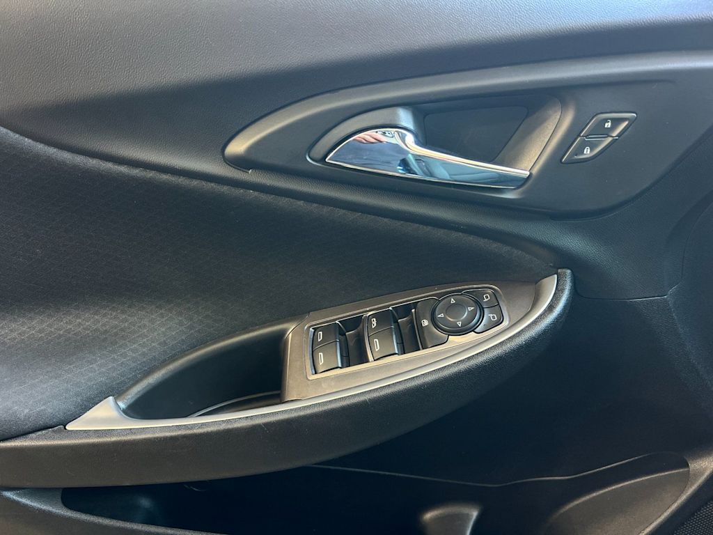 Thumbnail: 2022 Chevrolet Malibu - 22