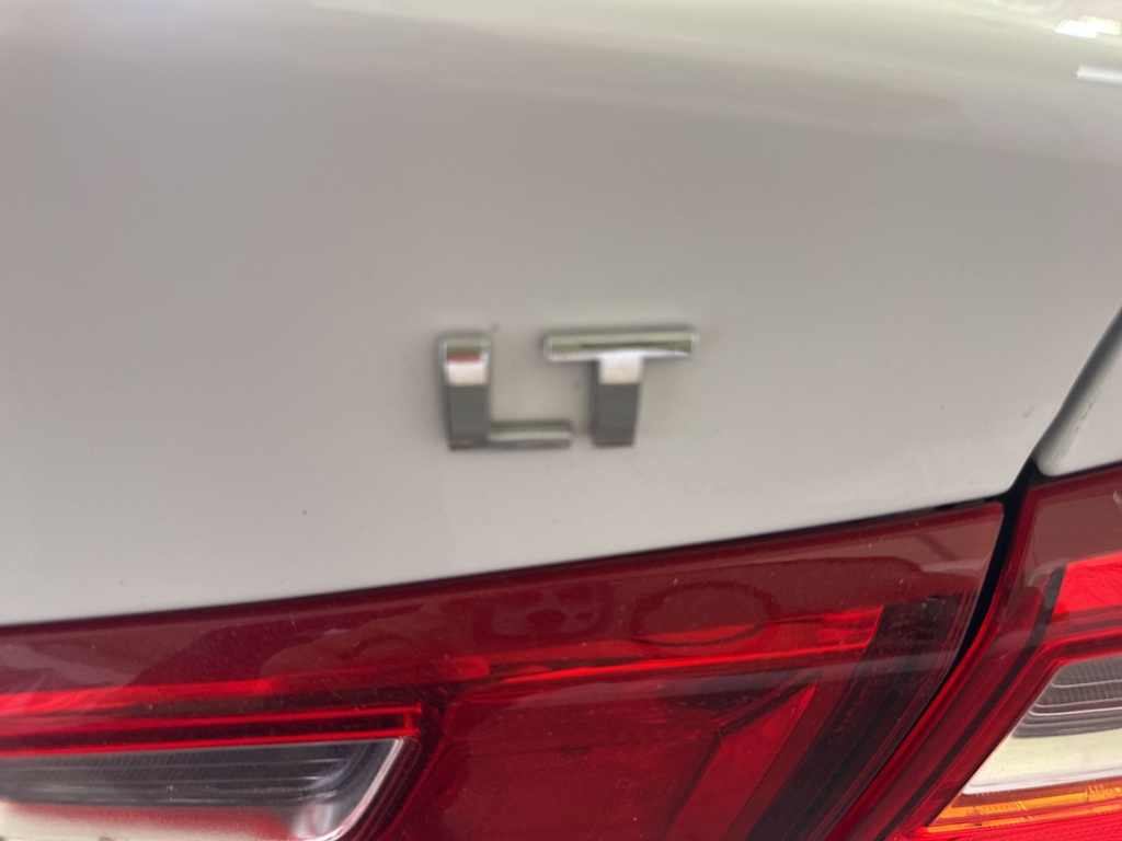 Thumbnail: 2023 Chevrolet Malibu - 22