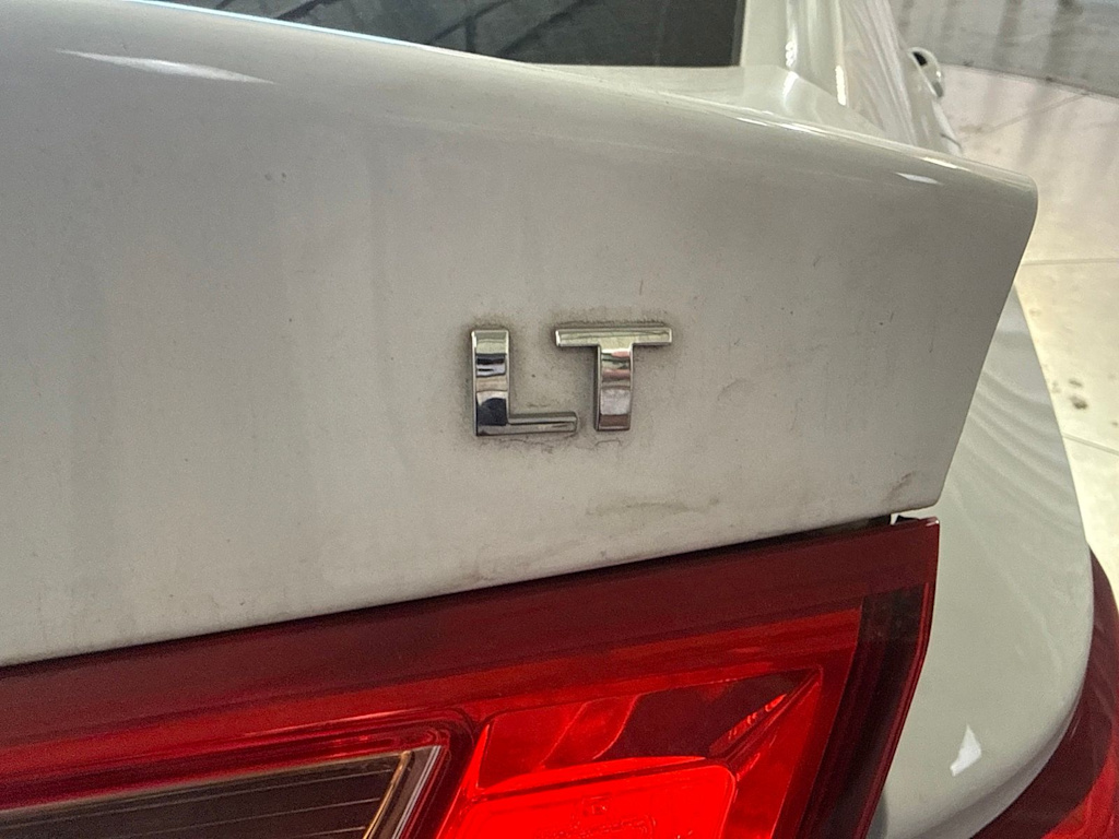 Thumbnail: 2018 Chevrolet Malibu - 21