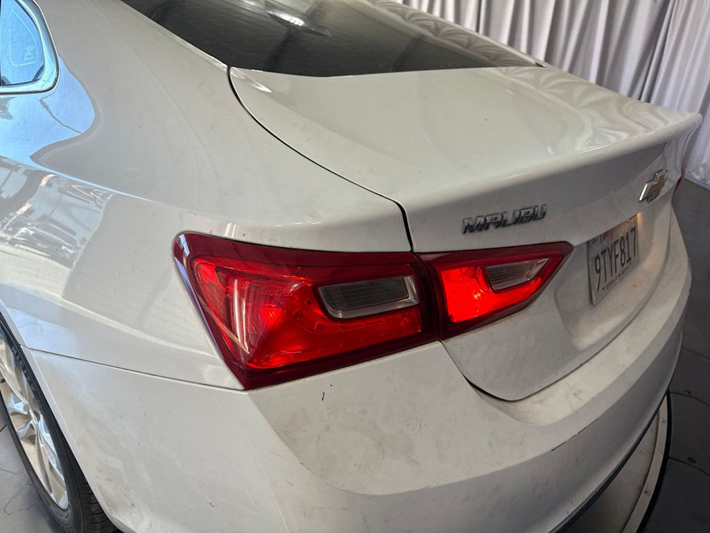 Thumbnail: 2018 Chevrolet Malibu - 19