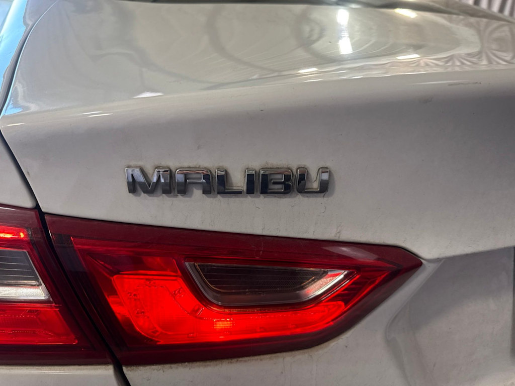 Thumbnail: 2018 Chevrolet Malibu - 7