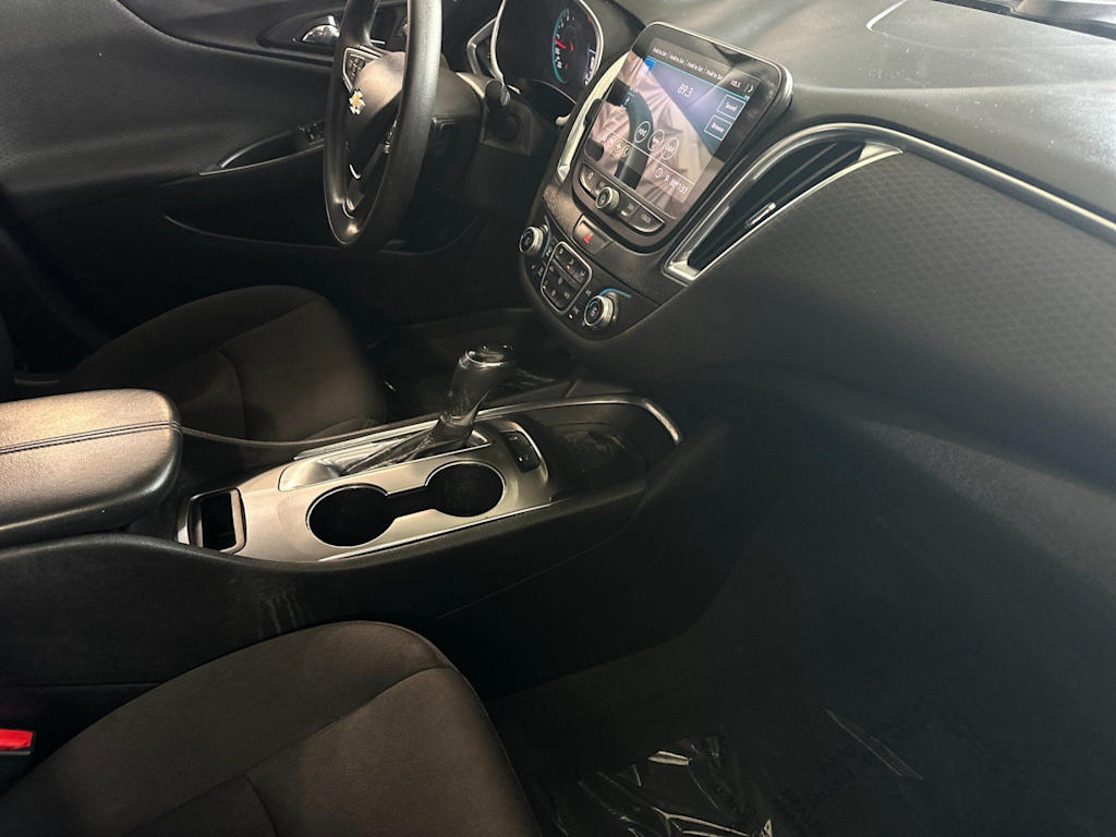 Thumbnail: 2019 Chevrolet Malibu - 14