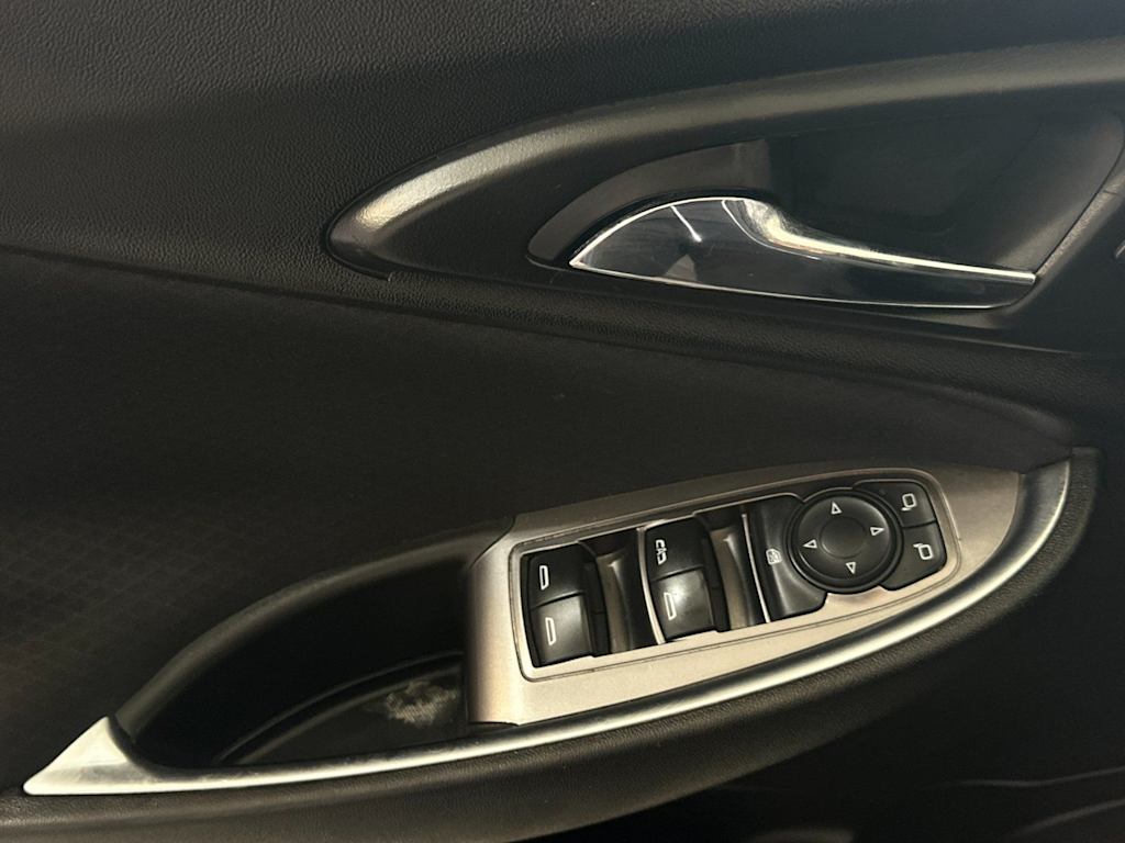 Thumbnail: 2019 Chevrolet Malibu - 22