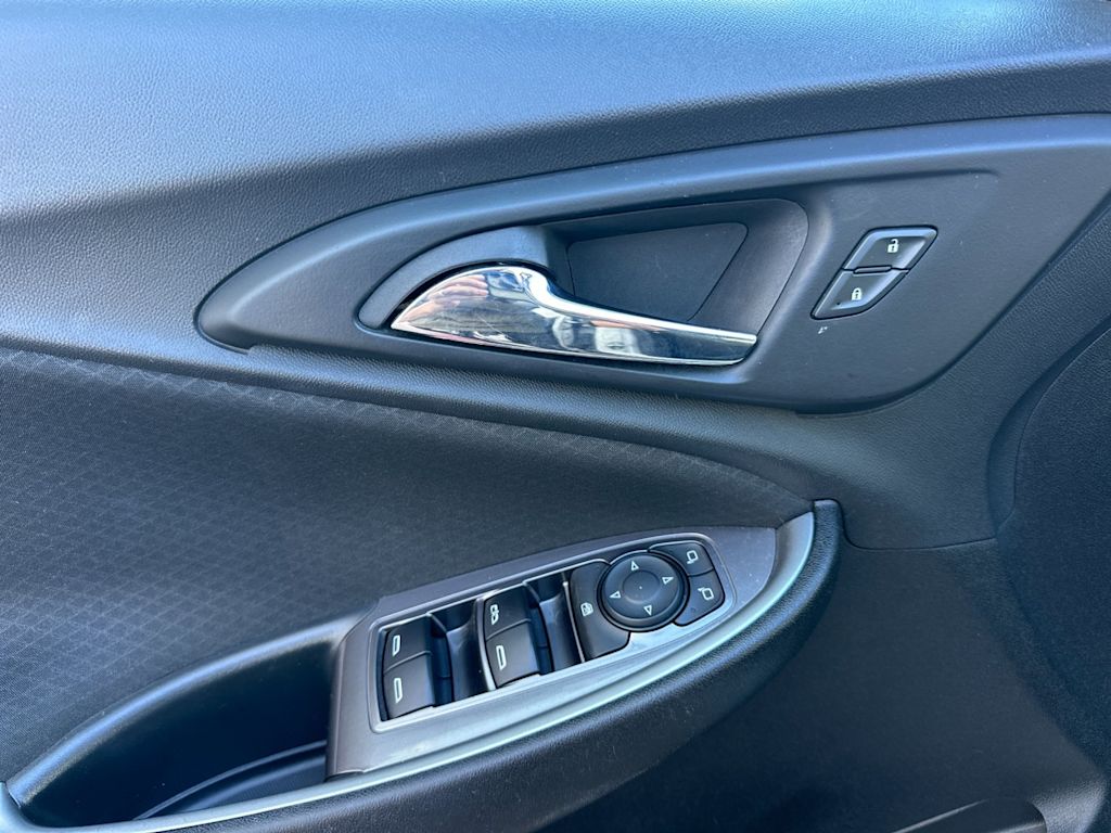 Thumbnail: 2022 Chevrolet Malibu - 22