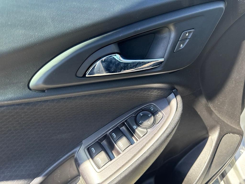 Thumbnail: 2022 Chevrolet Malibu - 24