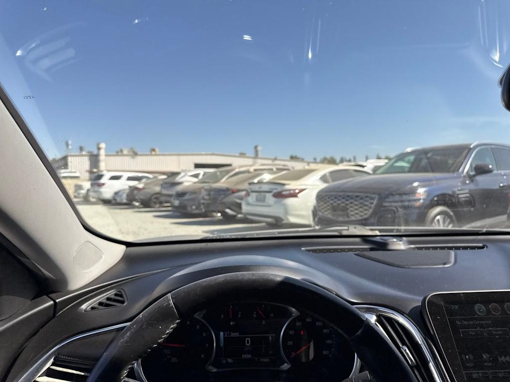 Thumbnail: 2017 Chevrolet Malibu - 25