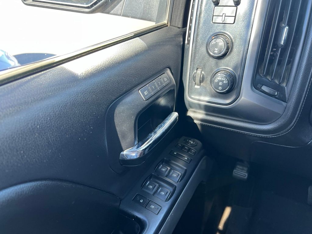Thumbnail: 2015 Chevrolet Silverado 2500 - 23