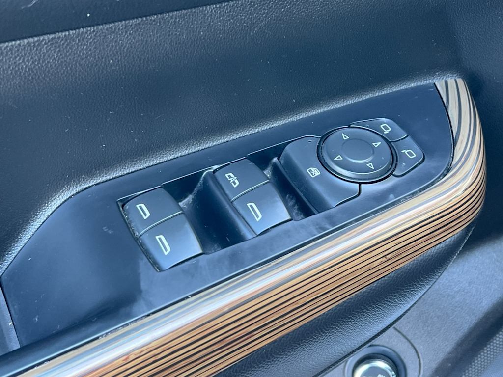 Thumbnail: 2022 GMC Acadia - 22